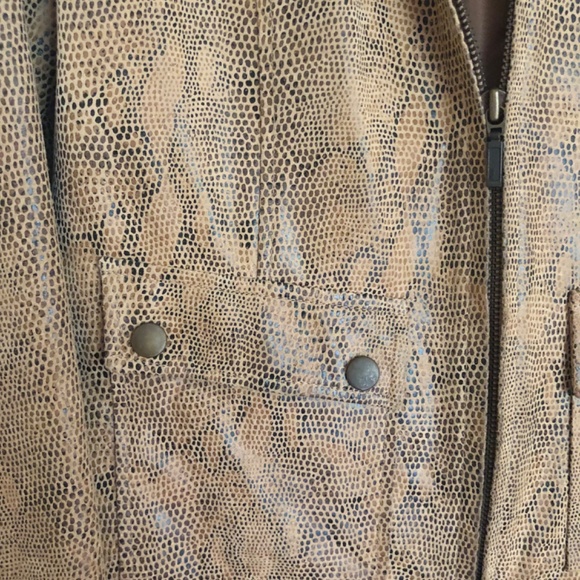 Holiday SALE price drop Beautiful Macys Alfani snakeskin jacket - Picture 4 of 5